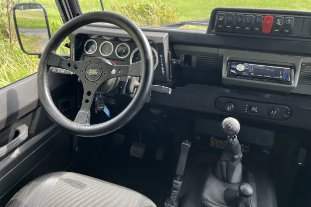 2000_land-rover_defender-90_i8-08692